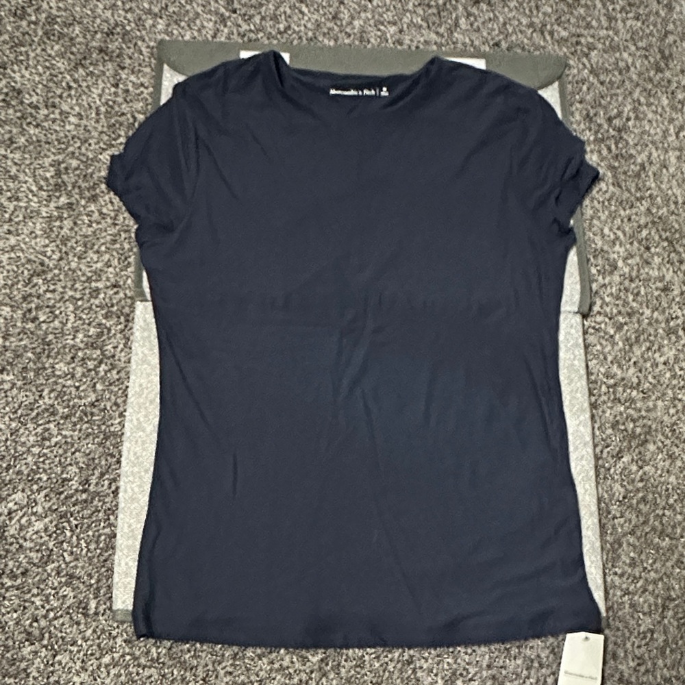 Abercrombie & Fitch Dark Blue Short Sleeve Tee (size M)